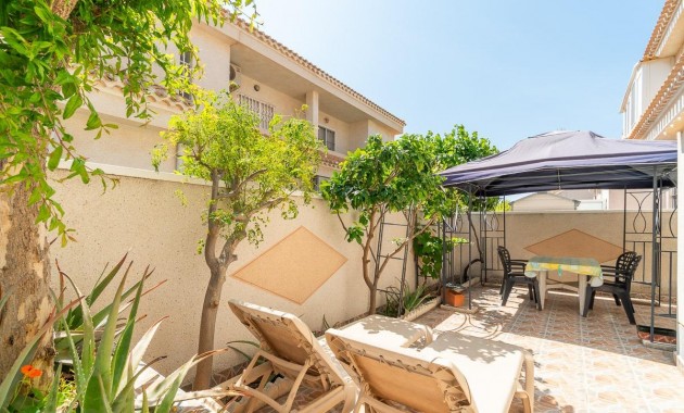 Sale - Villa -
Orihuela Costa - Playa Flamenca