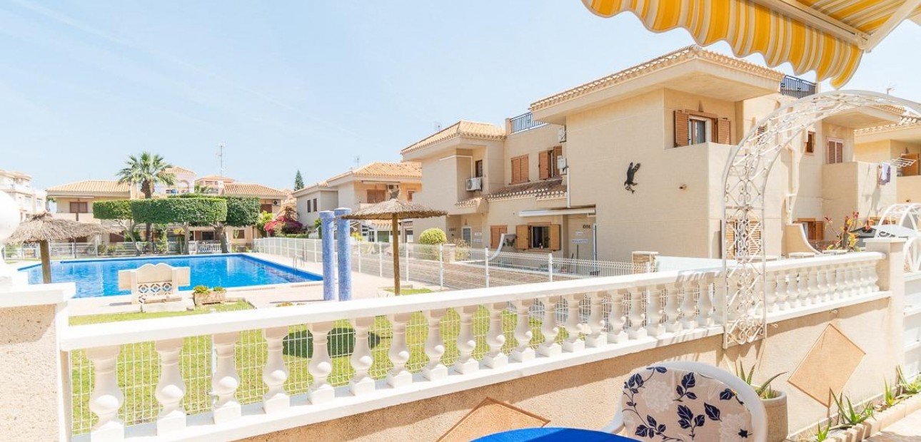 Sale - Villa -
Orihuela Costa - Playa Flamenca