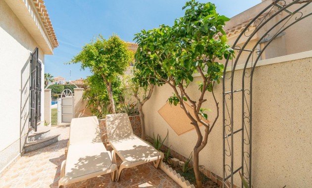Sale - Villa -
Orihuela Costa - Playa Flamenca