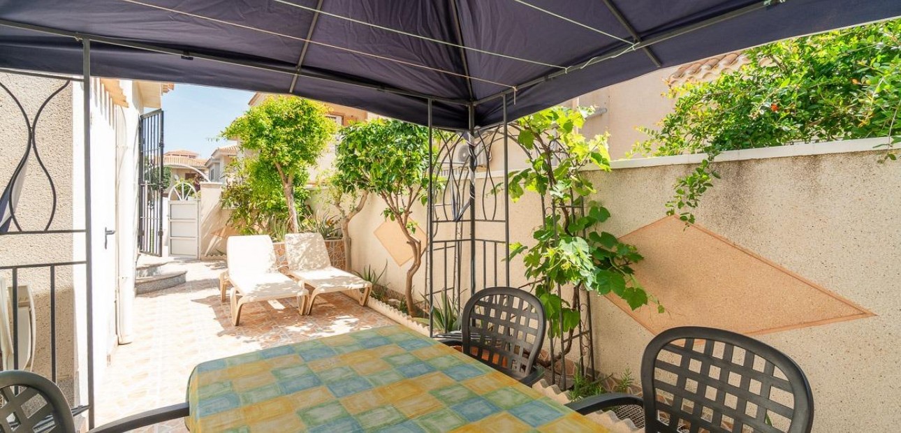 Sale - Villa -
Orihuela Costa - Playa Flamenca