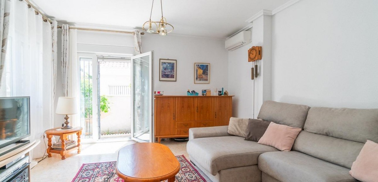 Sale - Villa -
Orihuela Costa - Playa Flamenca