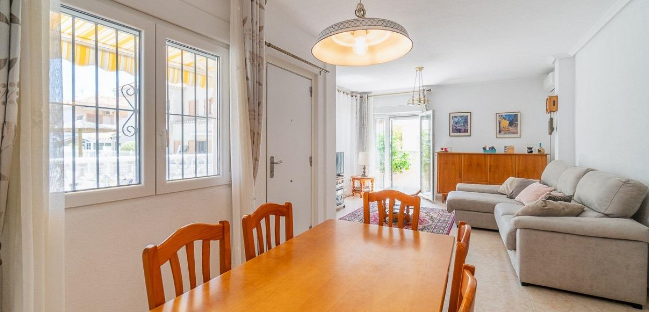 Sale - Villa -
Orihuela Costa - Playa Flamenca
