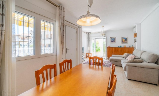 Sale - Villa -
Orihuela Costa - Playa Flamenca