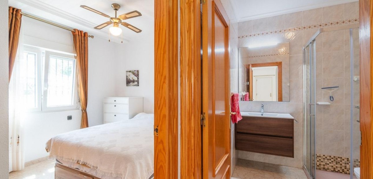 Sale - Villa -
Orihuela Costa - Playa Flamenca