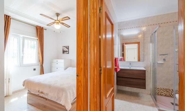 Sale - Villa -
Orihuela Costa - Playa Flamenca