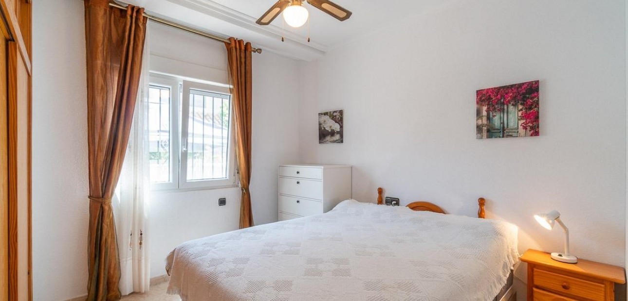 Sale - Villa -
Orihuela Costa - Playa Flamenca