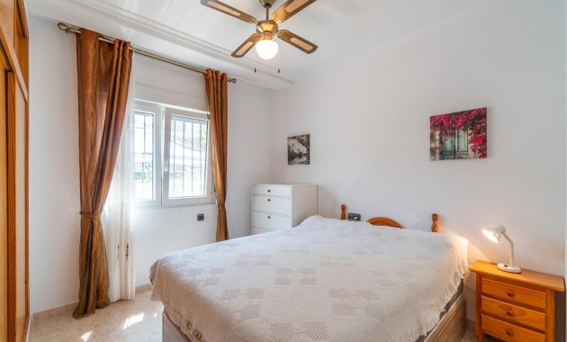 Sale - Villa -
Orihuela Costa - Playa Flamenca