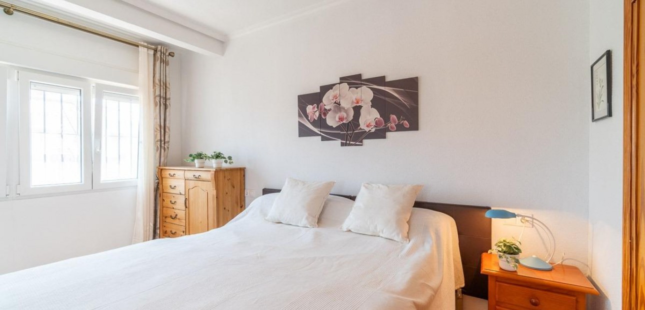 Sale - Villa -
Orihuela Costa - Playa Flamenca