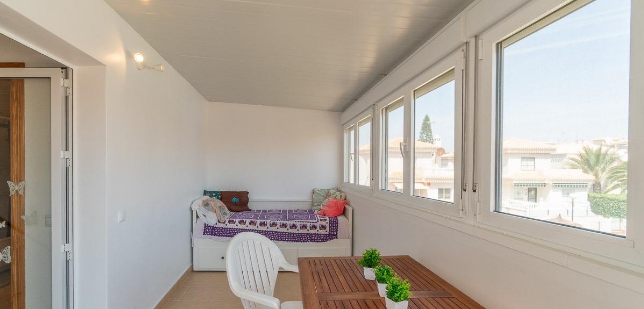 Sale - Villa -
Orihuela Costa - Playa Flamenca