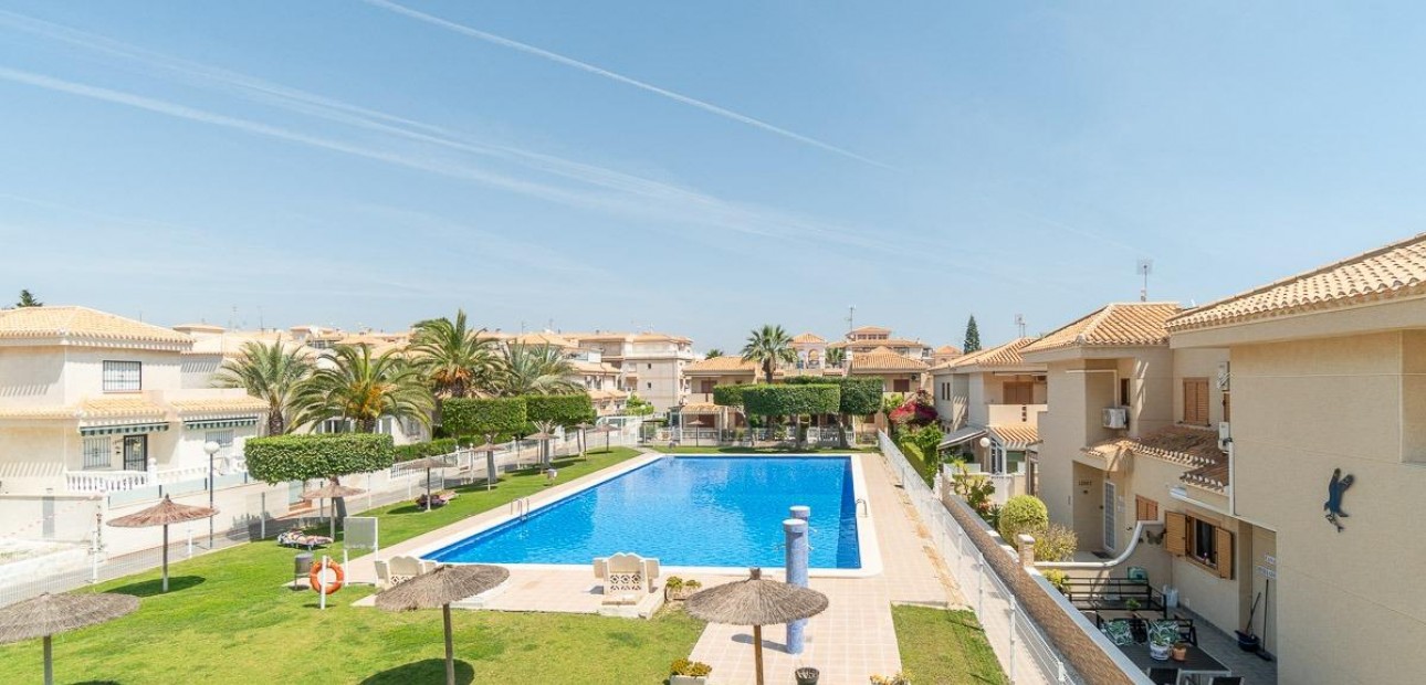 Sale - Villa -
Orihuela Costa - Playa Flamenca