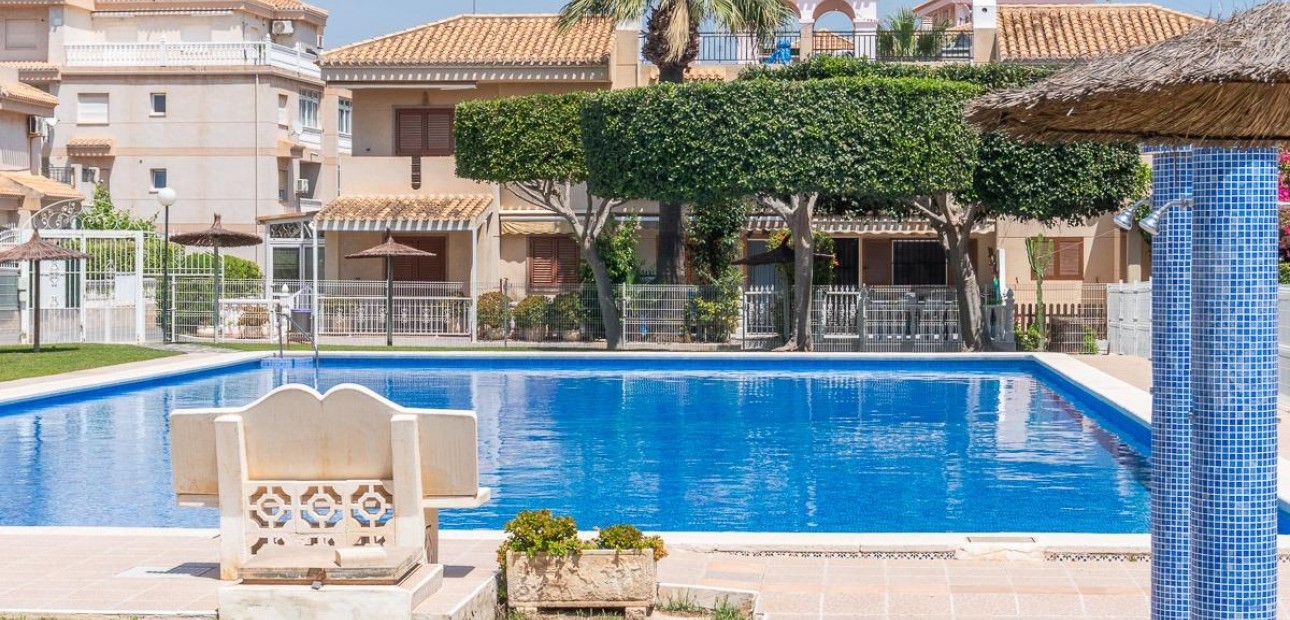 Sale - Villa -
Orihuela Costa - Playa Flamenca