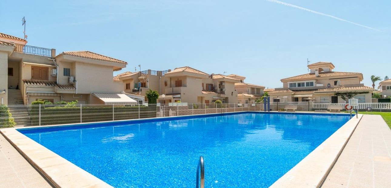 Sale - Villa -
Orihuela Costa - Playa Flamenca