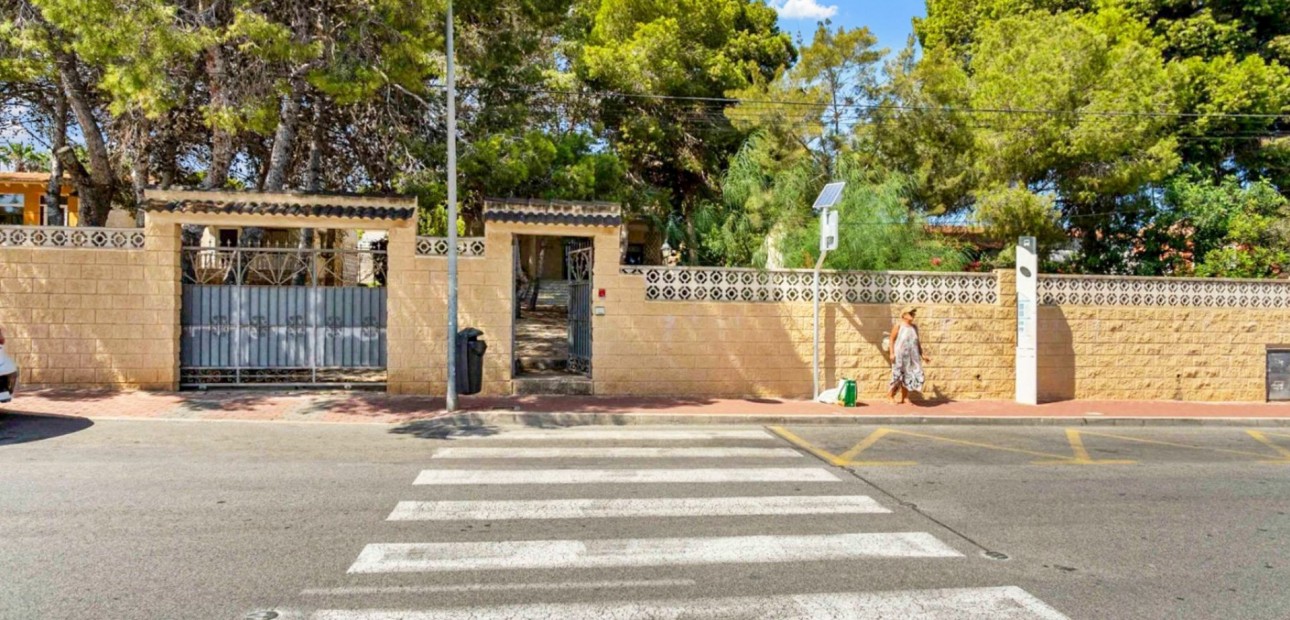 Sale - Detached Villa -
Torrevieja - Los Balcones - Los Altos del Edén