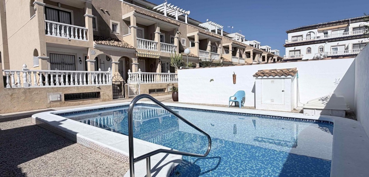 Herverkoop - Terraced house -
Orihuela Costa - La Chismosa