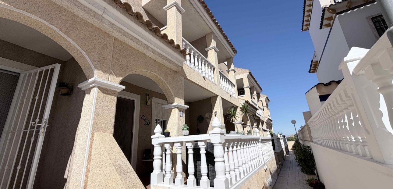 Herverkoop - Terraced house -
Orihuela Costa - La Chismosa