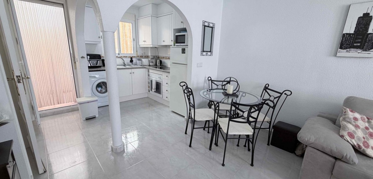 Herverkoop - Terraced house -
Orihuela Costa - La Chismosa