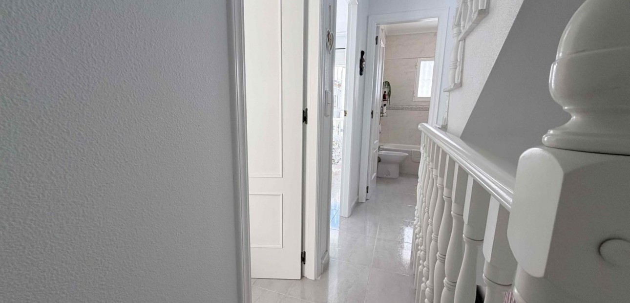 Herverkoop - Terraced house -
Orihuela Costa - La Chismosa