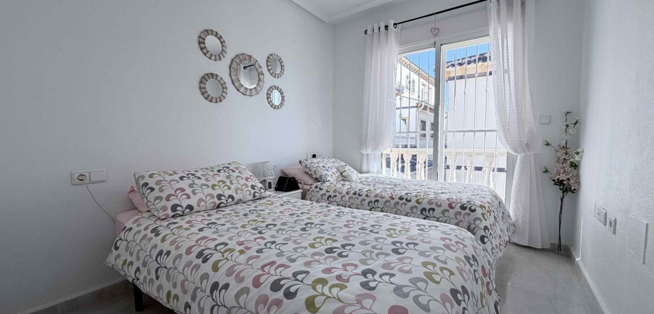 Herverkoop - Terraced house -
Orihuela Costa - La Chismosa
