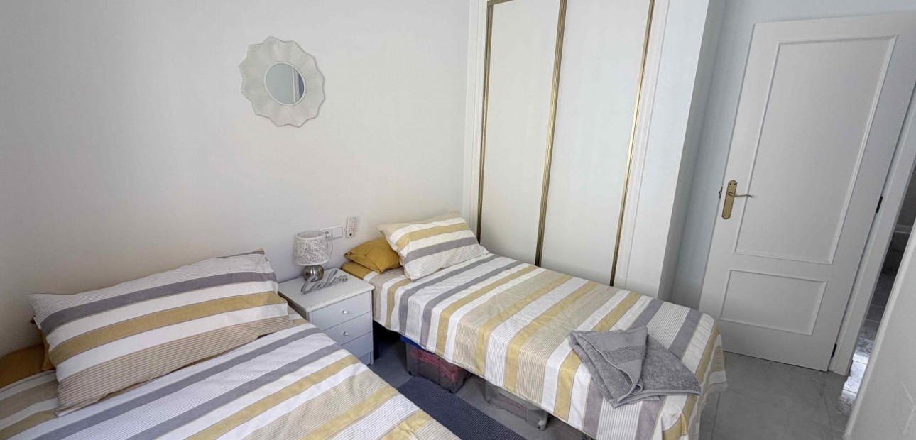 Herverkoop - Terraced house -
Orihuela Costa - La Chismosa