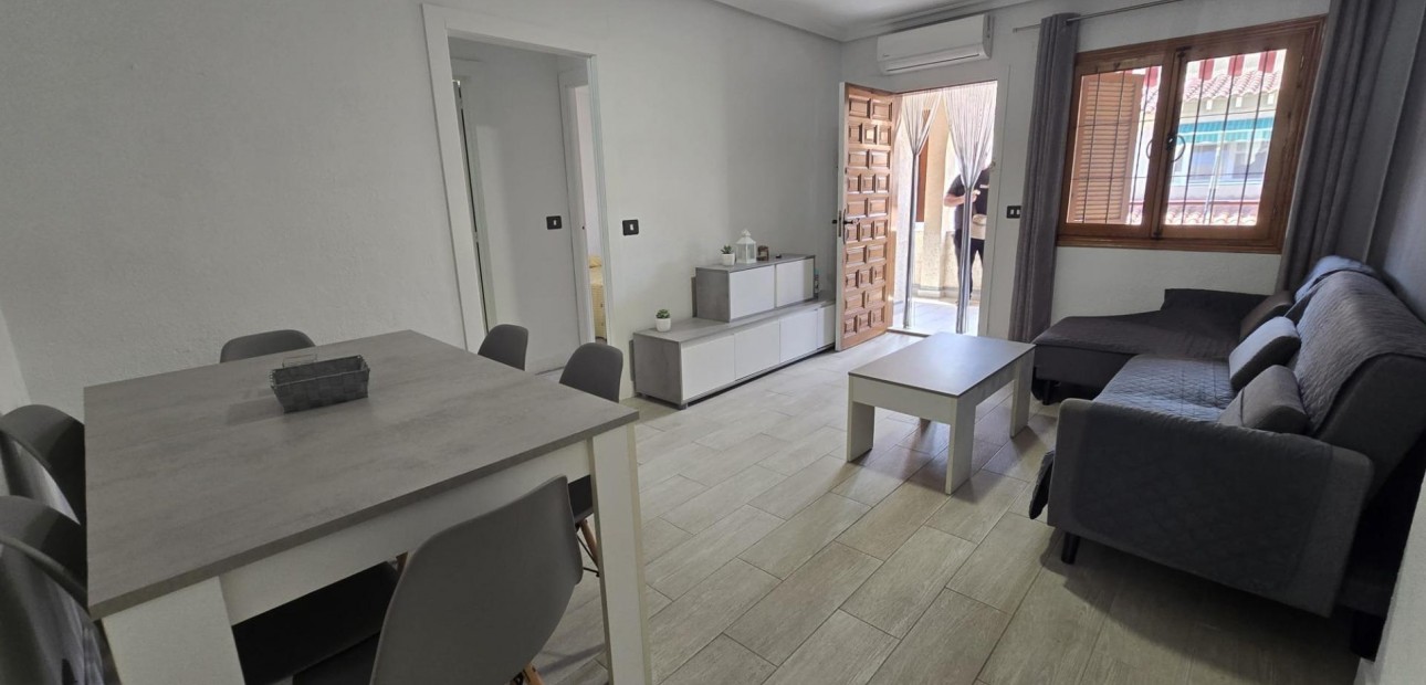 Sale - Apartment / flat -
Torrevieja - Acequion