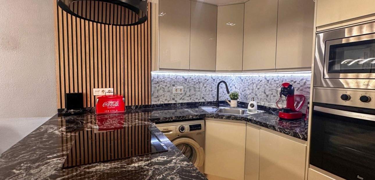 Sale - Apartment / flat -
Torrevieja - torrevieja