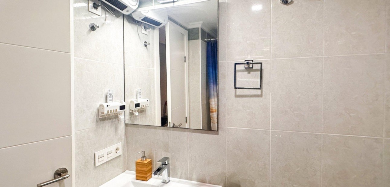 Sale - Apartment / flat -
Torrevieja - torrevieja