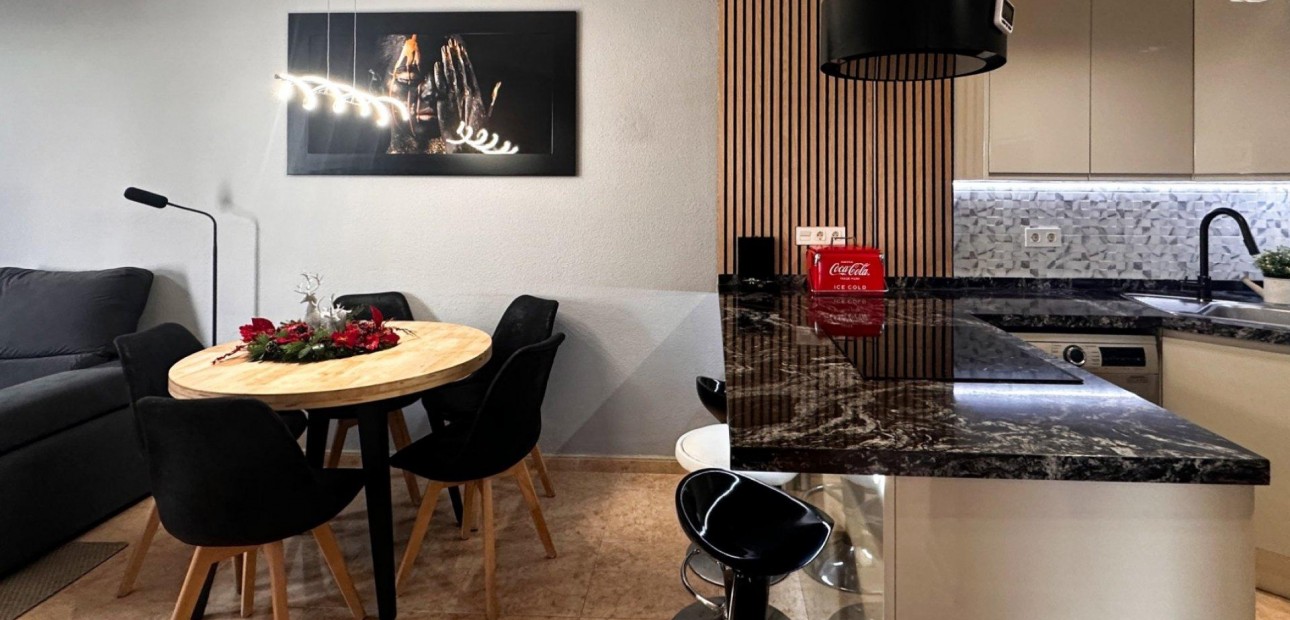 Sale - Apartment / flat -
Torrevieja - torrevieja