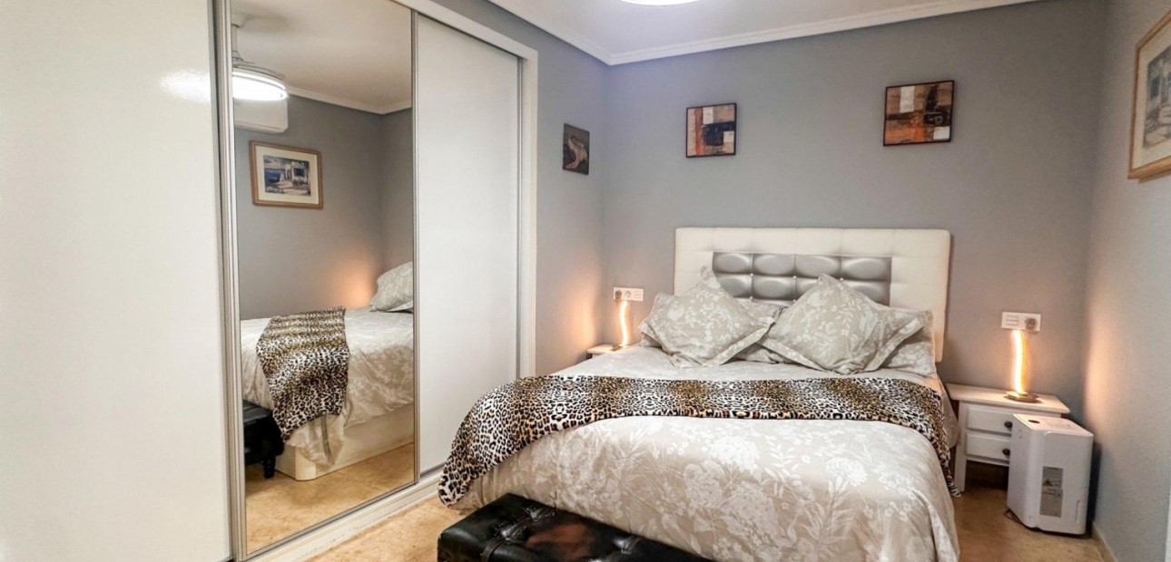 Sale - Apartment / flat -
Torrevieja - torrevieja