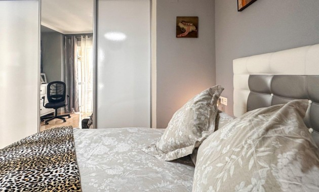 Sale - Apartment / flat -
Torrevieja - torrevieja