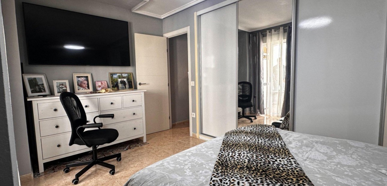 Sale - Apartment / flat -
Torrevieja - torrevieja