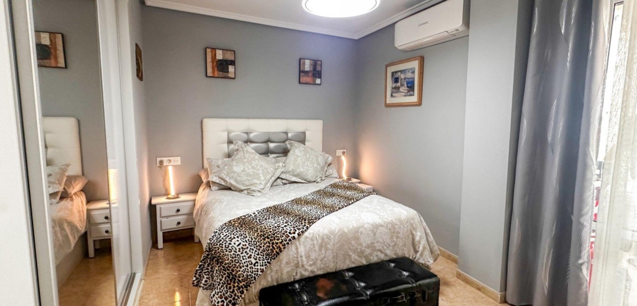 Sale - Apartment / flat -
Torrevieja - torrevieja