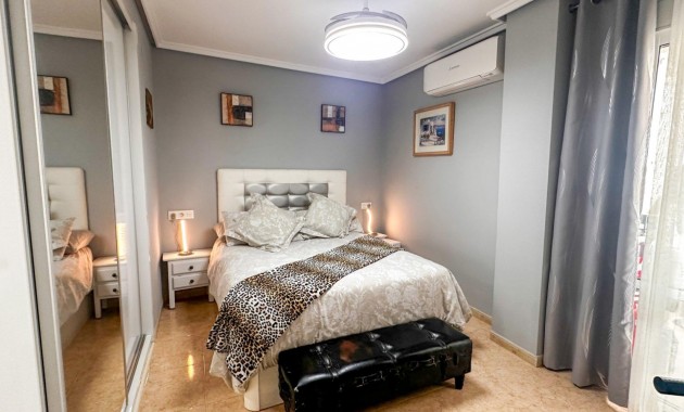 Sale - Apartment / flat -
Torrevieja - torrevieja