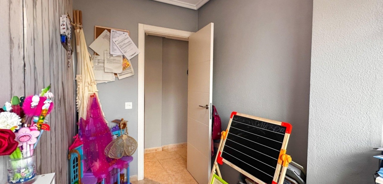 Sale - Apartment / flat -
Torrevieja - torrevieja