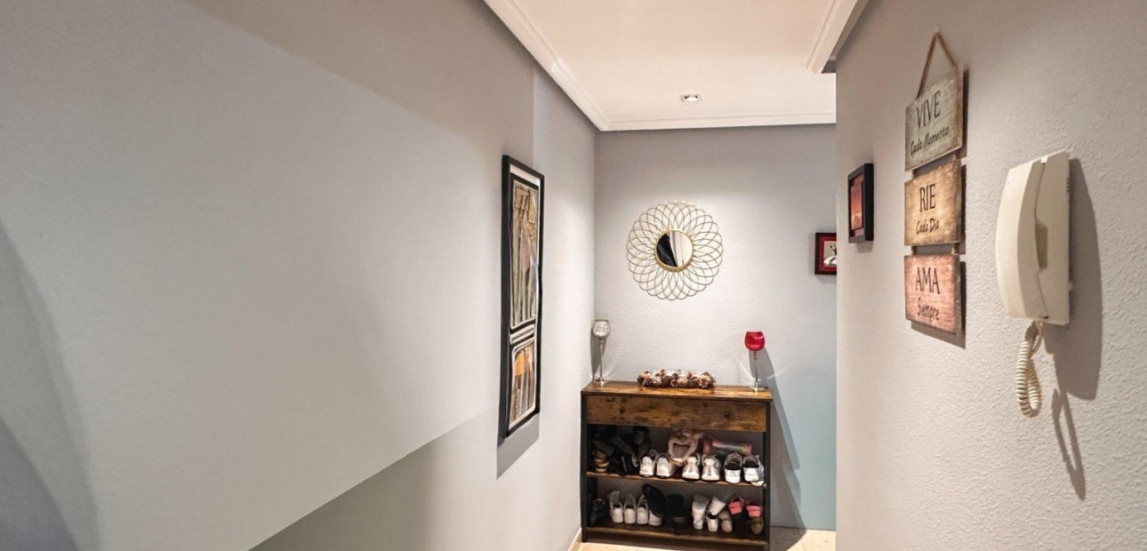 Sale - Apartment / flat -
Torrevieja - torrevieja