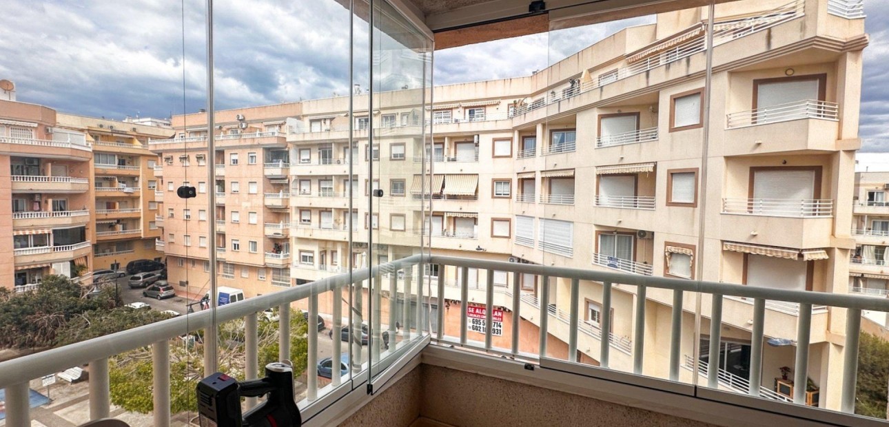 Sale - Apartment / flat -
Torrevieja - torrevieja