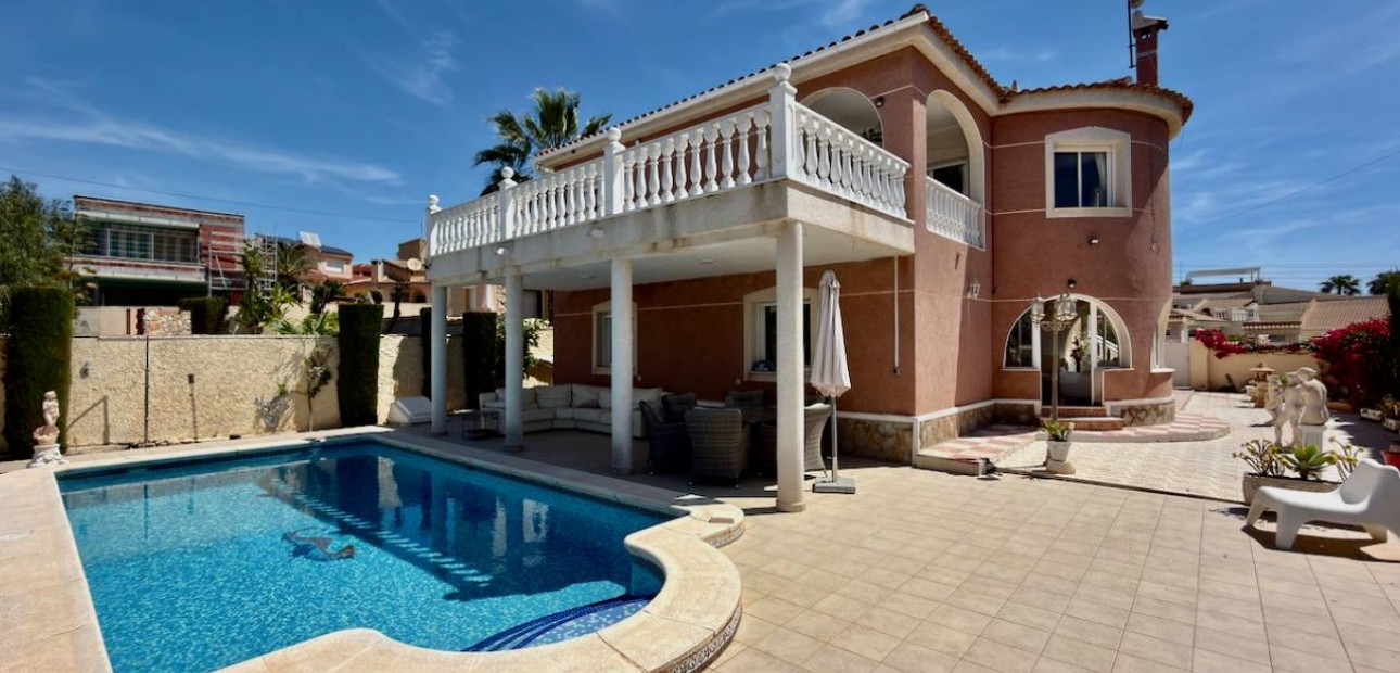 Herverkoop - Villa -
Ciudad Quesada