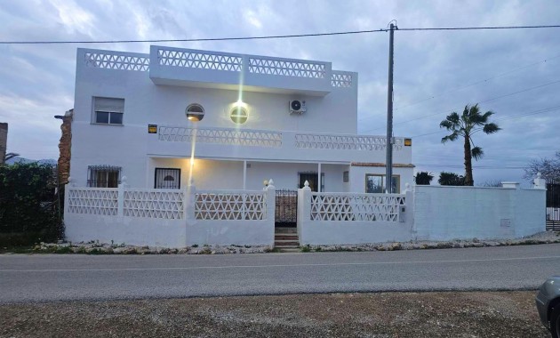Herverkoop - Villa -
Cox - Comunidad valenciana
