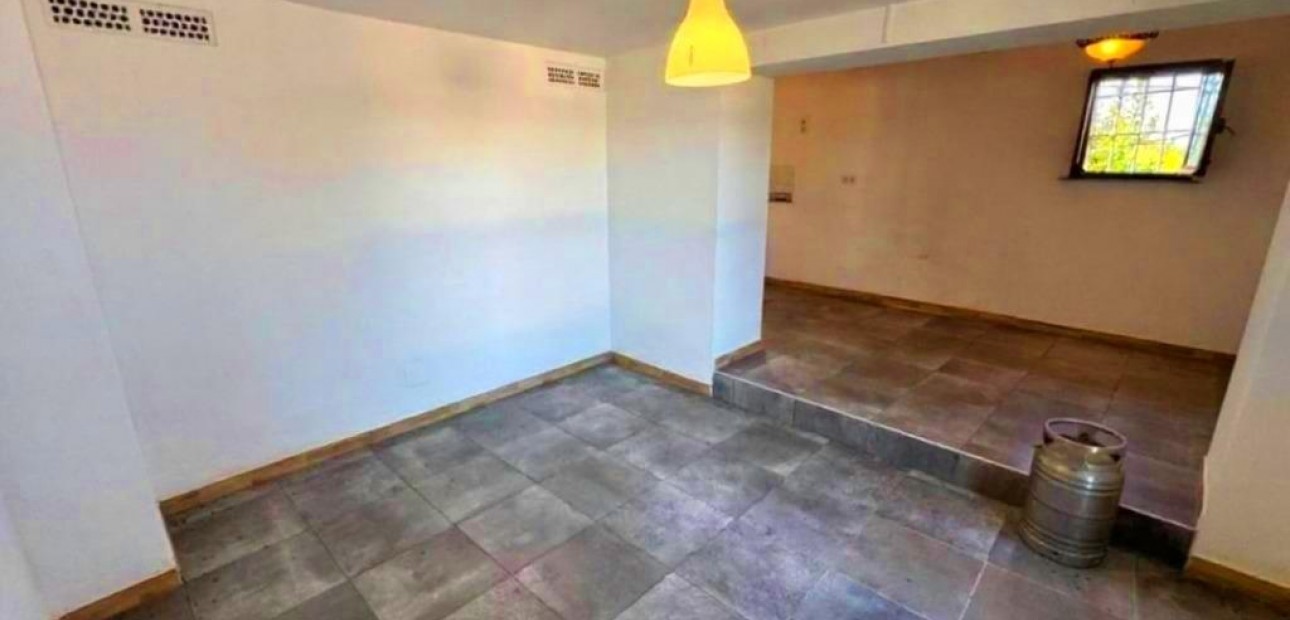 Herverkoop - Villa -
Cox - Comunidad valenciana
