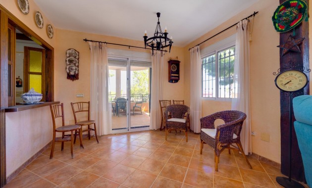 Venta - Villa -
San Miguel de Salinas - Ciudad de las Comunicaciones