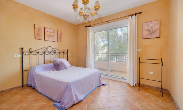 Venta - Villa -
San Miguel de Salinas - Ciudad de las Comunicaciones