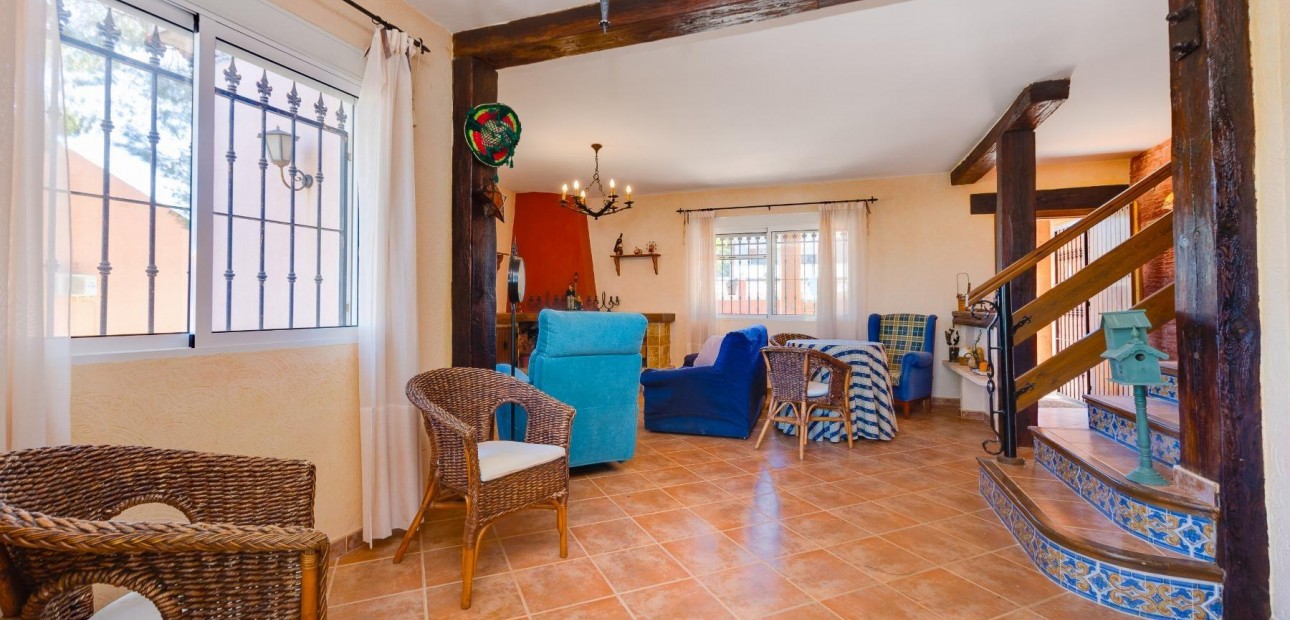 Venta - Villa -
San Miguel de Salinas - Ciudad de las Comunicaciones