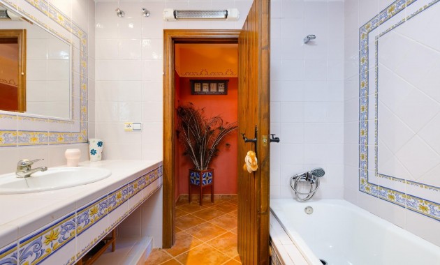 Venta - Villa -
San Miguel de Salinas - Ciudad de las Comunicaciones