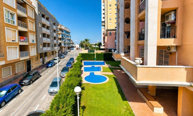 Venta - Apartamento / piso -
Torrevieja - Los Frutales