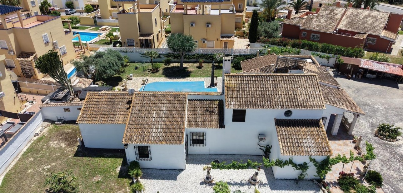 Sale - Detached Villa -
Orihuela Costa - Villamartin