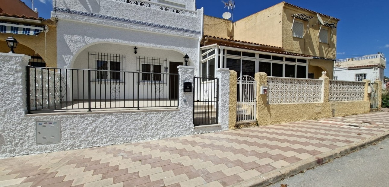 Venta - Adosado -
La Marina - La Marina - Urbanization