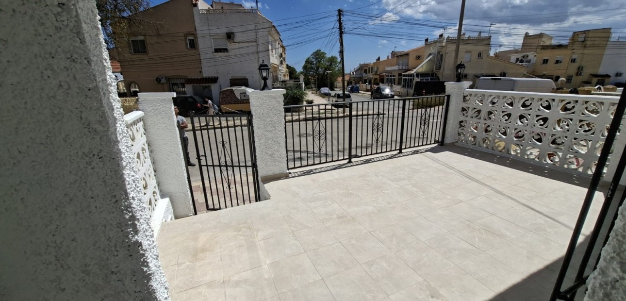 Venta - Adosado -
La Marina - La Marina - Urbanization