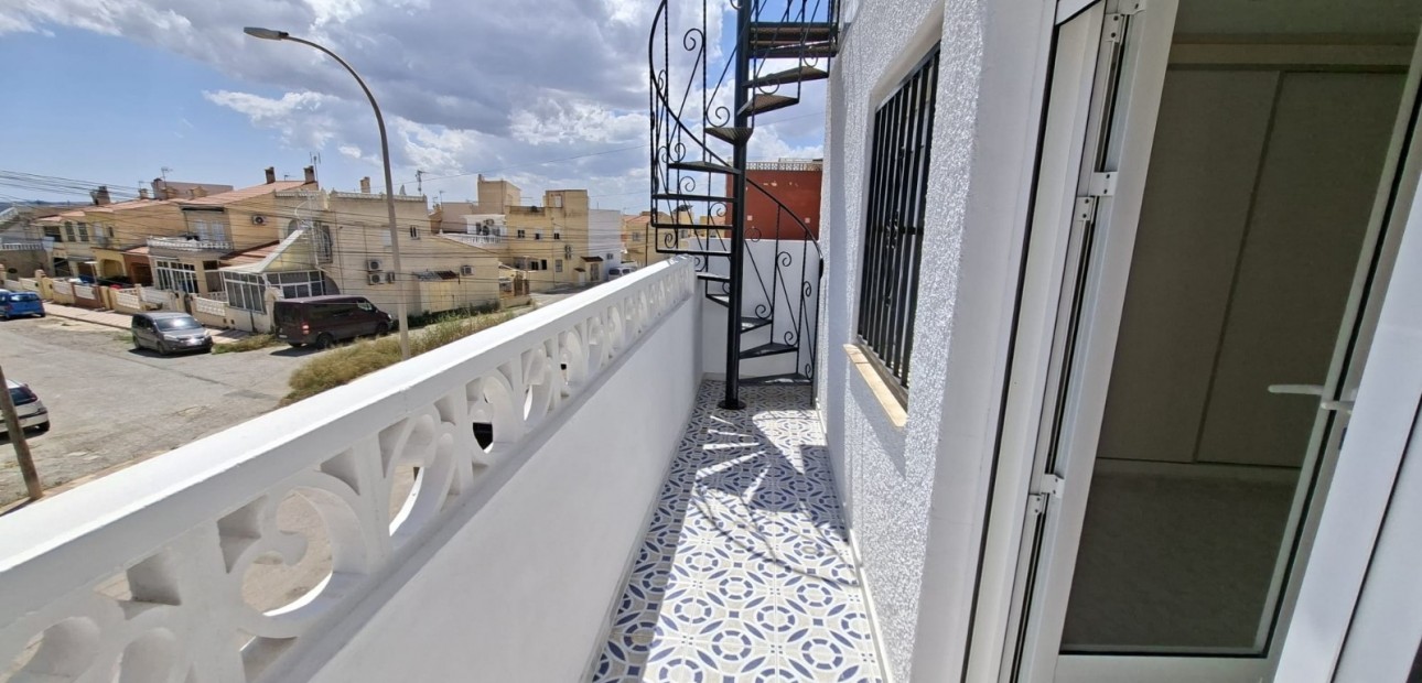 Venta - Adosado -
La Marina - La Marina - Urbanization