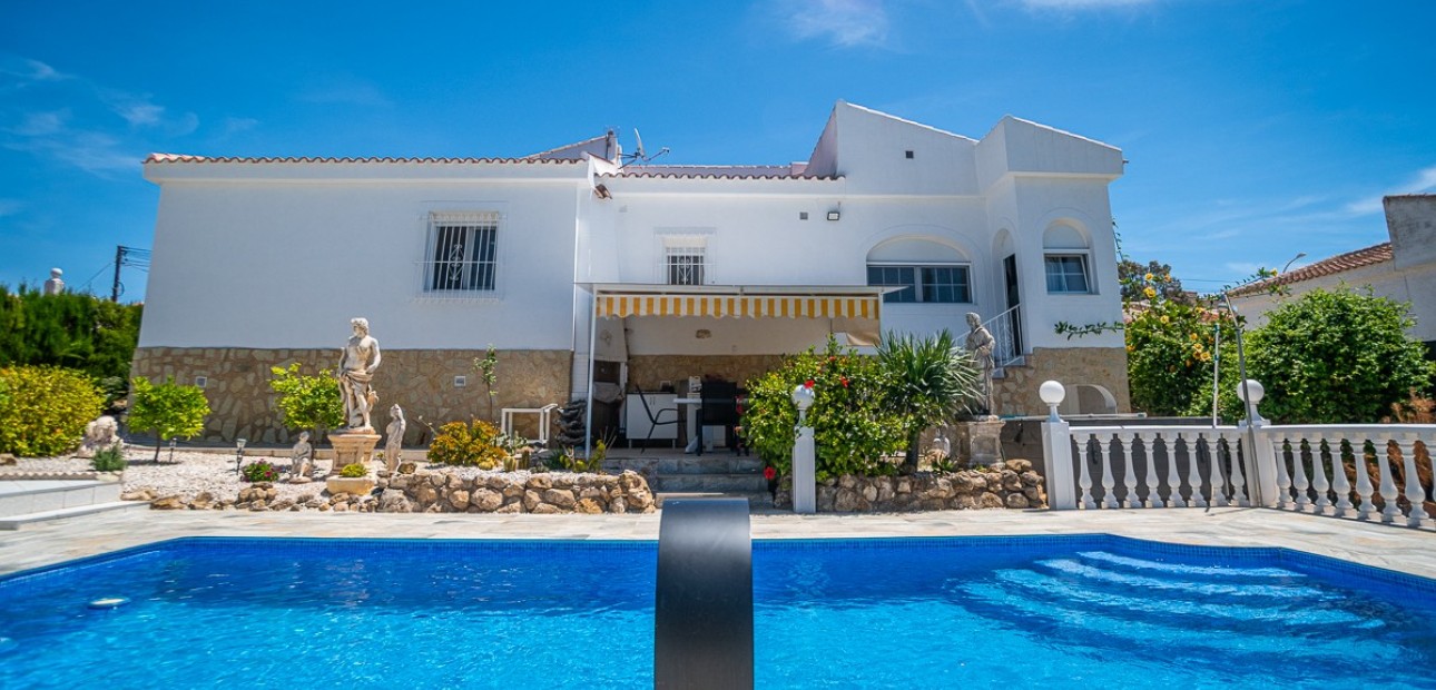 Herverkoop - House -
La Marina