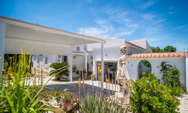 Herverkoop - House -
La Marina