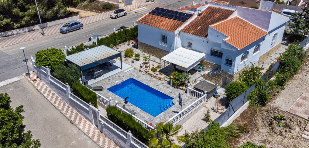 Herverkoop - House -
La Marina